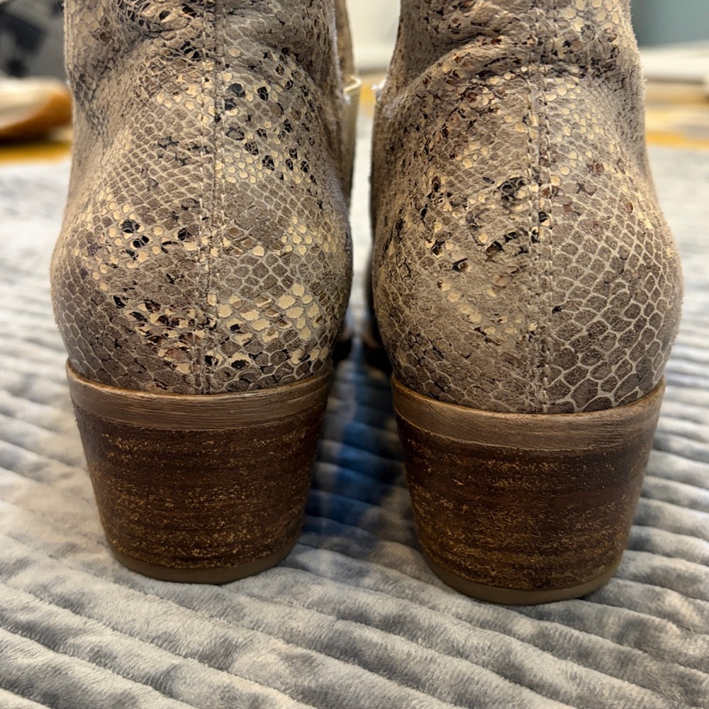 Miz Mooz Leather Snakeskin Embossed Ankle Boots - 39 (8) - Picture 5 of 5